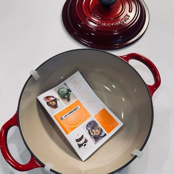 NWT cast iron Cerise Le Creuset Signature Round Stew Pot 2.5 US QTs - Picture 3 of 11